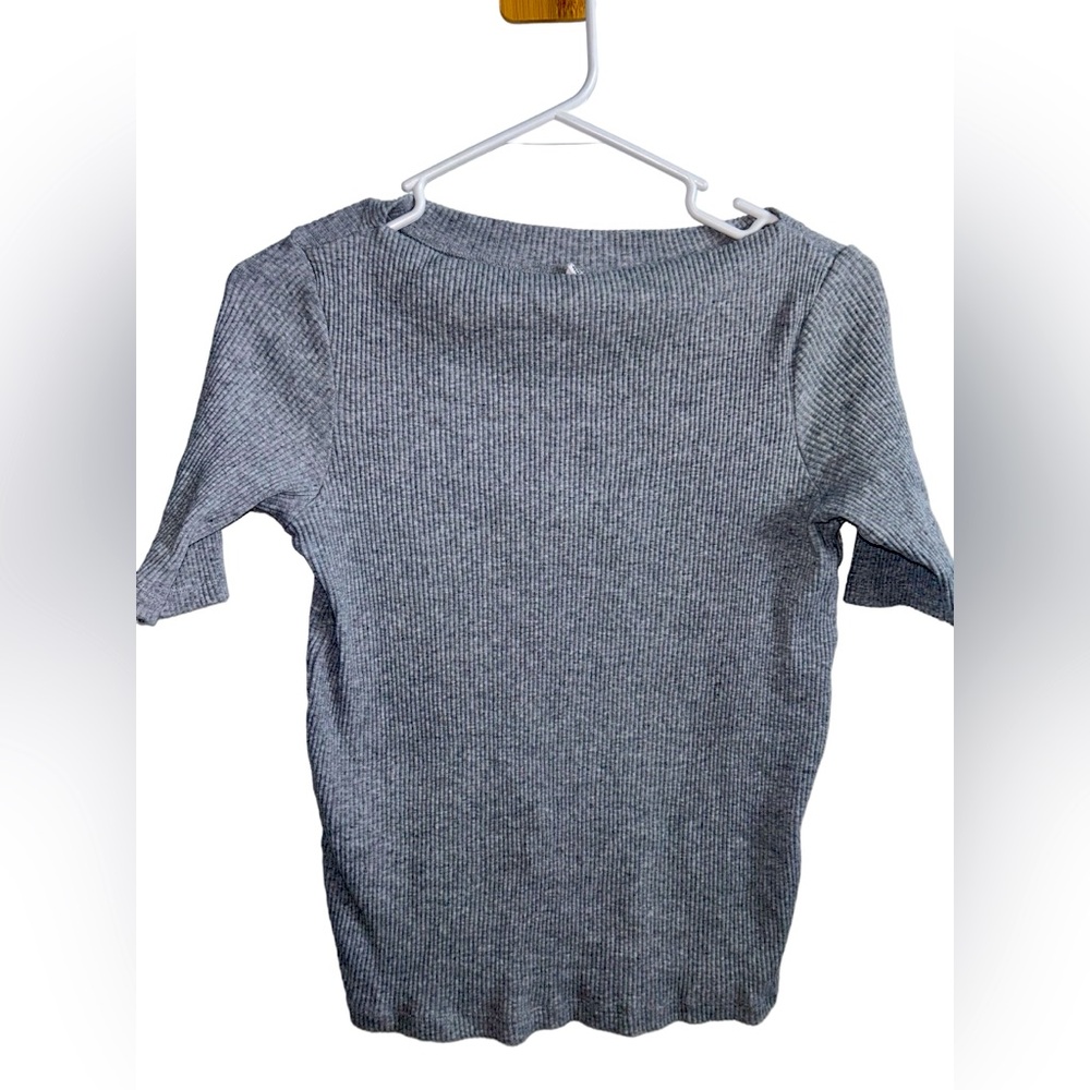 Uniqlo Gray Top Size Small